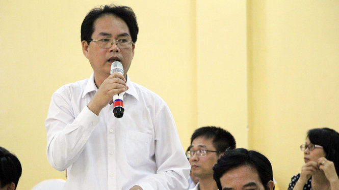 Ông Võ Văn Ngọc, phó giám đốc Sở TN&MT Nghệ An cho biết thông tin cá chết trên sông Bùng nghi rơm rạ phân hủy, nồng độ ô-xy trong nước thấp tại buổi họp báo chiều 28-9 - Ảnh: DOÃN HÒA