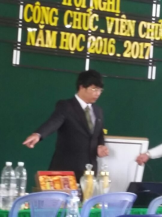 Tiếp thị sâm Hàn Quốc tại hội nghị cán bộ công chức Trường Tiểu học Trưng Vương - Ảnh: bạn đọc cung cấp.