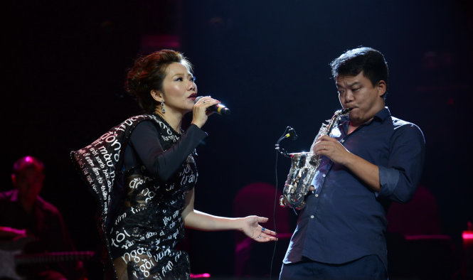 Hà Trần hát với tiếng saxophone Hồng Kiên
