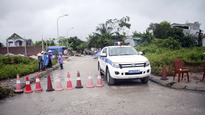 Cơ quan chức năng Quảng Ninh phong tỏa hiện trường, điều tra vụ bốn bà cháu bị sát hại dã man. Nhiều báo chí có mặt tại khu vực chụp và đăng tải nhiều ảnh hiện trường