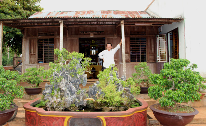 Ngôi nhà của người Huế ở Krông Năng cũng có cây cảnh, hồ nước trước nhà, như kiểu nhà vườn tại xứ Huế. Trong ảnh: nhà của anh Nguyễn Văn Khiển ở xã Phú Xuân - Ảnh: MINH TỰ