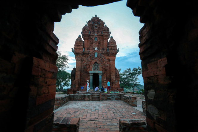 Vẻ đẹp cổ kính của quần thể tháp Pô Klong Garai ngày thường - Ảnh: TIẾN THÀNH