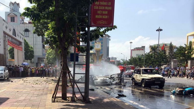 Hiện trường vụ nổ taxi tại Cẩm Phả - Ảnh: CTV