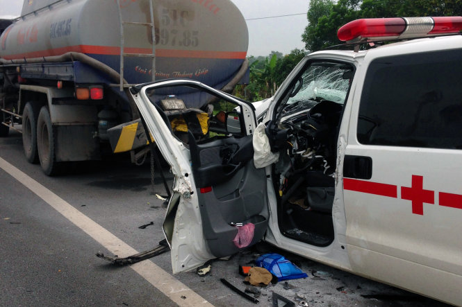 Vụ tai nạn khiến 5 người trên xe cấp cứu thưng vong - Ảnh: VEC E cung cấp