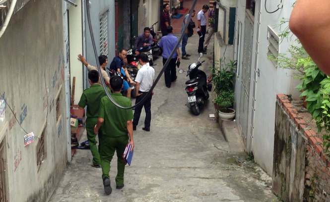 Công quận Hoàng Mai tổ chức kiểm tra hiện trường và thu thập thông tin đề điều tra, xác minh vụ việc – Ảnh: CHÍ TUỆ