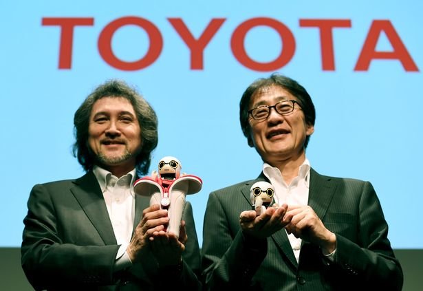 Đại diện Toyota giới thiệu Kirobo Mini - Ảnh: GETTY