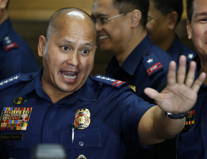 Tư lệnh cảnh sát Philippines Ronald Dela Rosa phát biểu trong một cuộc họp báo hồi tháng 7-2016 - Ảnh: Reuters