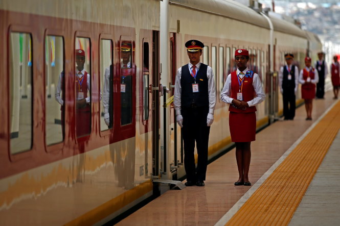 Đường xe lửa mới khánh thành đầu tháng 10 ở Ethiopia mang màu sắc rất Trung Quốc. Tuyến đường dài 750km và trị giá đầu tư 4 tỉ USD - Ảnh: Reuters