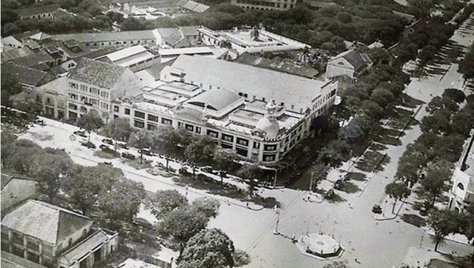 Một bức không ảnh chụp tòa nhà thương xá Tax (có chữ GMC) giữa trung tâm Sài Gòn. Ảnh: Tư liệu