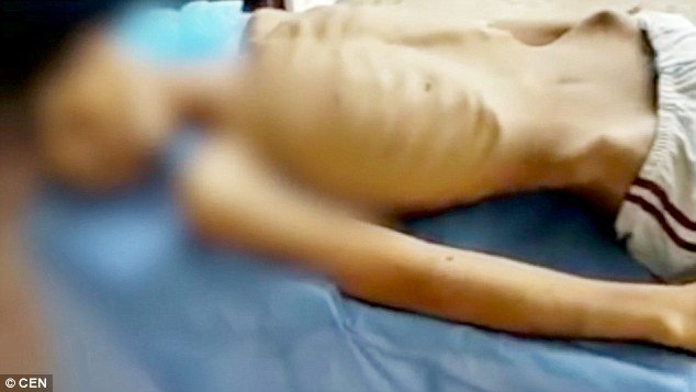 Một tù nhân được cho biết đã chết vì đói và bệnh tật tại nhà tù ở miền trung Venezuela - Ảnh cắt từ video clip - Ảnh: CEN