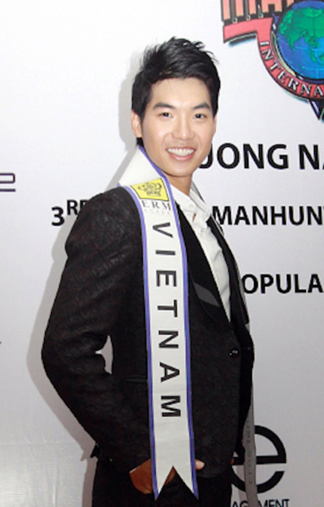 Trương Nam Thành từng thi Manhunt Quốc tế 2011 và đoạt giải Á vương 3 - Nguồn: NVCC, tư liệu báo Tuổi Trẻ