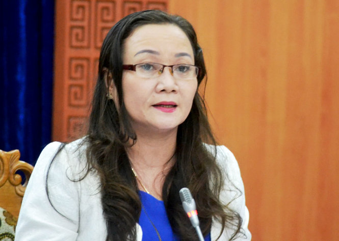 Bà Lê Thị Tuyến Hạnh - phó giám đốc sở TN - MT Quảng Nam báo cáo - Ảnh: LÊ TRUNG