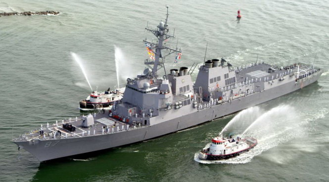 Tàu khu trục USS Mason của Mỹ bi nhắm bắn ba lần trong hai ngày qua - Ảnh: REUTERS