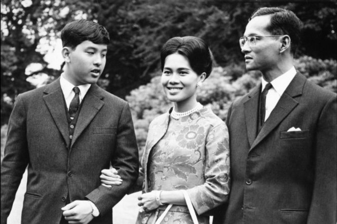 Gia đình Quốc vương trong chuyến thăm Anh năm 1966 - Ảnh: AP