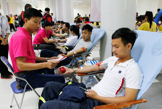 Nhiều hoạt động khác như hiến máu, ngày hội việc làm cũng thu hút đông đảo các bạn trẻ - Ảnh: NAM TRẦN