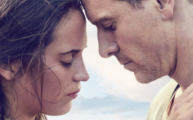 Michael Fassbender và Alicia Vikander, đôi tình nhân ngoài đời và trong phim The light between oceans