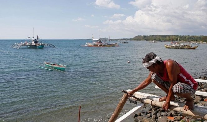 Các tàu đánh cá của Philippines - Ảnh: Reuters