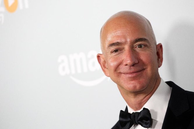 Ông chủ của Amazon, Jeff Bezos, trong năm 2015 đã trở thành người giàu thứ 2 nước Mỹ chỉ sau Bill Gates - Ảnh: AFP
