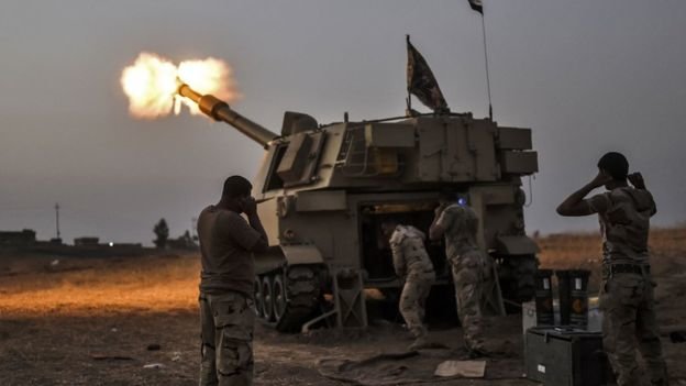 Các tay súng IS đang chống trả quyết liệt từ bên trong Mosul - Ảnh: AFP