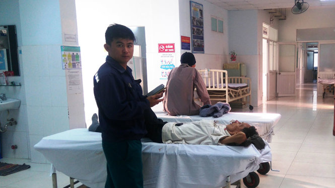 Các nạn nhân đang được điều trị tại bệnh viện - Ảnh: LÊ TRUNG