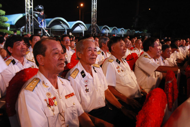 Hơn 60 cựu chiến binh từng tham gia mở đường Hồ Chí Minh trên biển hào hứng tham dự chương trình giao lưu kỉ niệm 55 năm truyền thống - Ảnh: Tiến Thắng