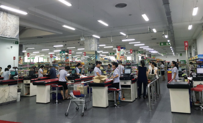 Một siêu thị dành cho người nước ngoài ở quận Đại Đồng Giang - Ảnh: T.QUÂN.