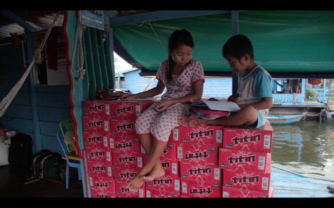Hình ảnh những đứa trẻ tại Biển Hồ, Campuchia trong phim Day by day của tác giả Thanh Mai - Ảnh: THANH MAI