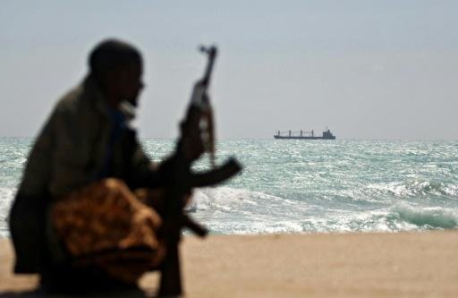 Cướp biển Somalia gieo rắc nỗi sợ cho tàu thuyền qua khu vực vì hành động liều lĩnh của chúng - Ảnh: AFP