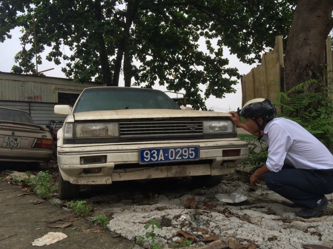 Xe biển xanh 93A-0295 được cấp cho Phòng tài chính kế hoạch huyện Lộc Ninh (Bình Phước) chưa làm thủ tục sang tên đổi chủ, được một đầu nậu ở Q.9 (TP.HCM) ra giá bán 100 triệu đồng - Ảnh: Hoàng Lộc