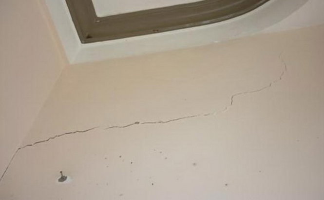 Trần, tường nứt nẻ là hiện tượng khá phổ biến trong xây dựng