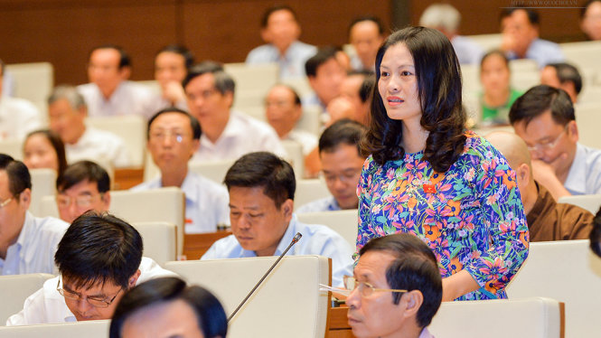 Đại biểu Vương Ngọc Hà (Hà Giang) tại phiên thảo luận ở Quốc hội ngày 24 – 10 - Ảnh: Trung tâm báo chí Quốc hội