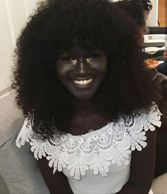 Cô gái thành người mẫu nhờ làn da đen tuyền như than - Tuổi Trẻ Online