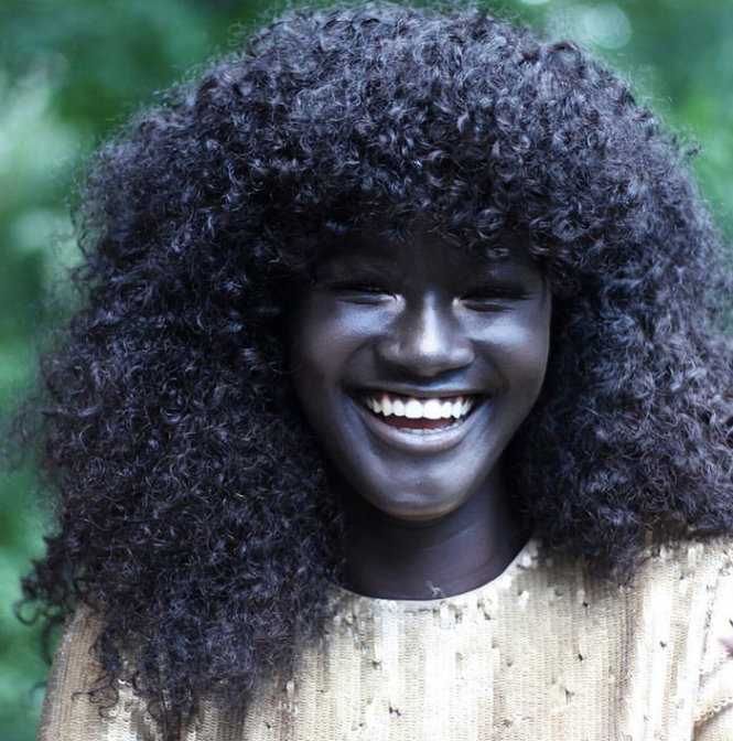 Cô gái thành người mẫu nhờ làn da đen tuyền như than - Tuổi Trẻ Online