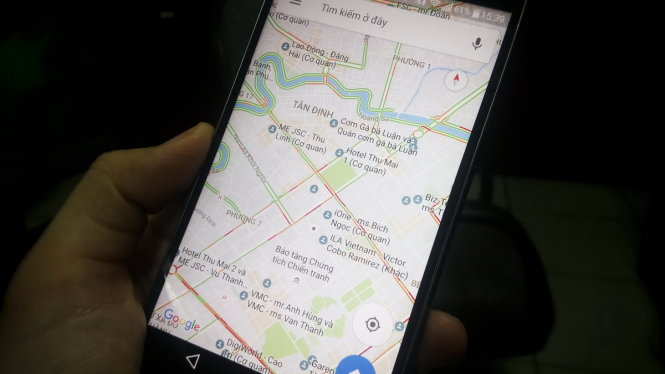 Bản đồ số Google Maps trên smartphone hiển thị mật độ giao thông ở TP.HCM qua các màu sắc - Ảnh: Phong Vân