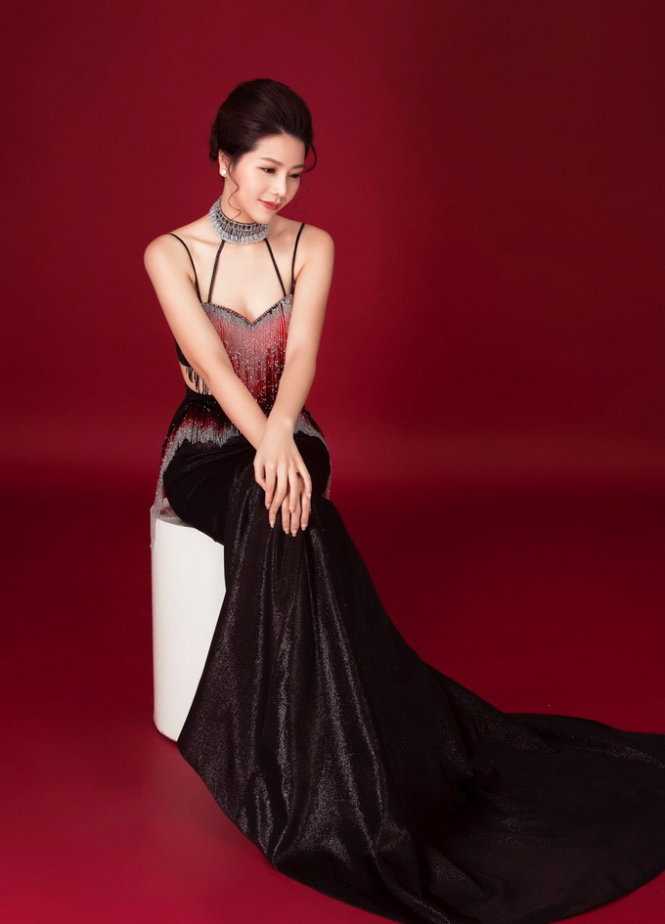 Xuân Thủy với vương miện hoa hậu Mrs Vietnam World 2016