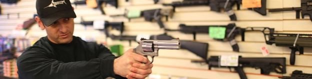 Bốn bang tại Mỹ sẽ bỏ phiếu cho dự luật giới hạn mua bán súng đạn - Ảnh: AFP