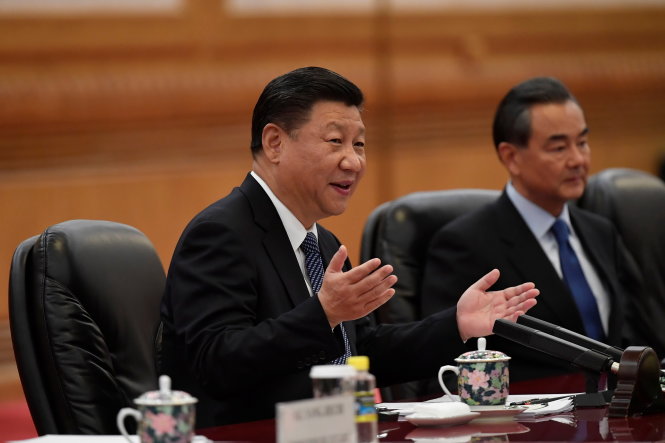 Chủ tịch Trung Quốc Tập Cận Bình (trái) trong buổi hội đàm với Tổng thống Uruguay Tabare Vazquez ở Bắc Kinh ngày 18-10 - Ảnh: Reuters