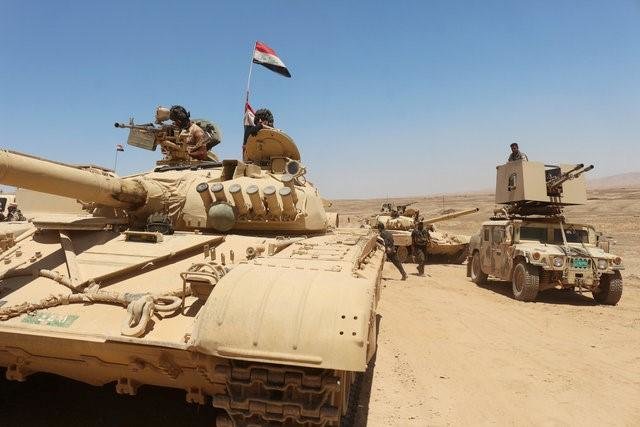 Binh lính Iraq chiến đấu chống lại IS tại Mosul - Ảnh: Reuters