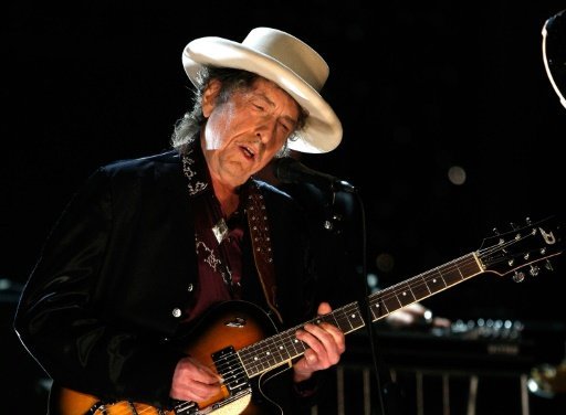 Nghệ sĩ Bob Dylan là huyền thoại âm nhạc đầu tiên được trao giải thưởng Nobel văn chương - Ảnh: AFP