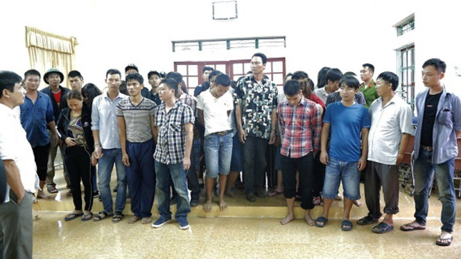 34 người tham gia đánh bạc ở đập khe Lang bị cơ quan công an bắt giữ - Ảnh cơ quan công an