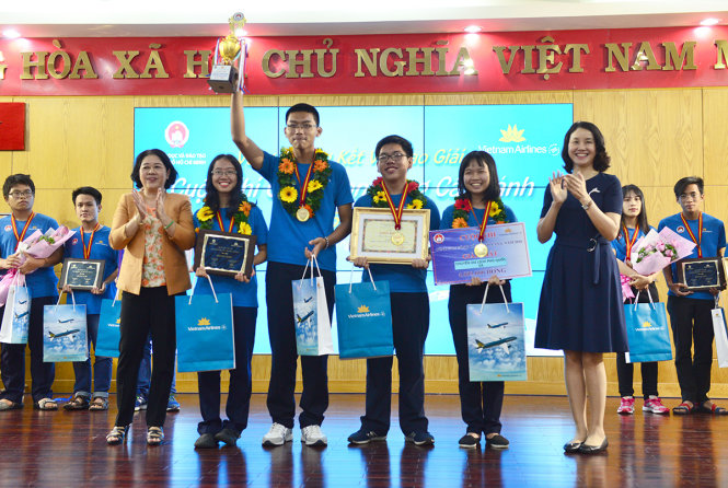 THPT Bùi Thị Xuân giành giải nhất tại vòng chung kết cuộc thi Cùng non sông cất cánh lần 6  - Ảnh: DUYÊN PHAN