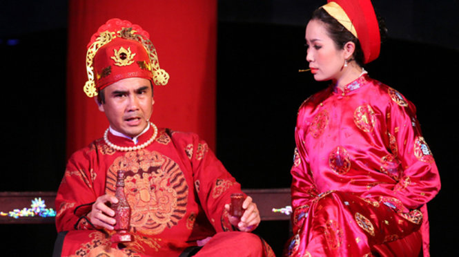 Quyền Linh trong một vở kịch đóng chung với Á hậu Trịnh Kim Chi - Nguồn: NVCC