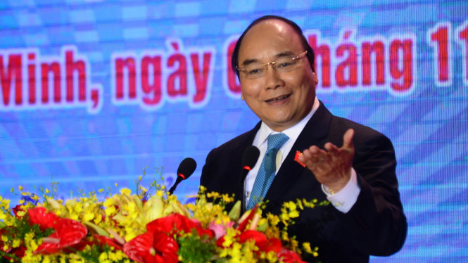 Thủ tướng Nguyễn Xuân Phúc phát biểu tại gala kết nối và hội nhập chào mừng hội nghị kinh tế đối ngoại 2016 tối 2-11 - Ảnh: Quang Định
