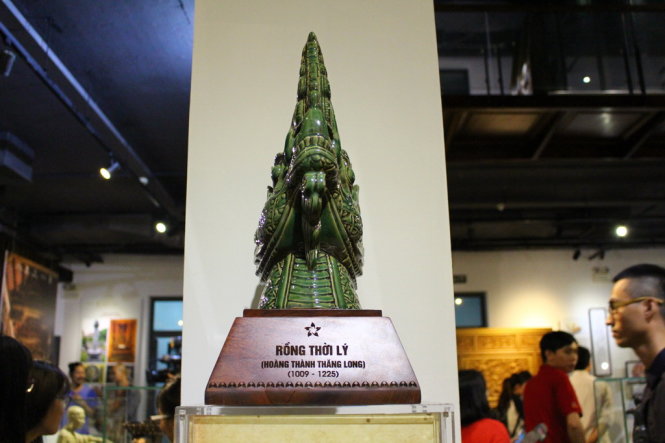 Bức tượng Rồng thời Lý được trưng bày tại triển lãm - Ảnh: HÀ THANH