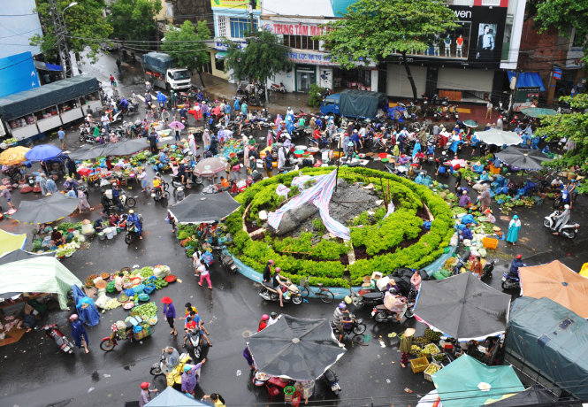 Chợ trung tâm TP Tuy Hào đã dời lên họp tạm ở Ngã Năm - Ảnh: Nhóm ảnh của Dương Thanh Xuân