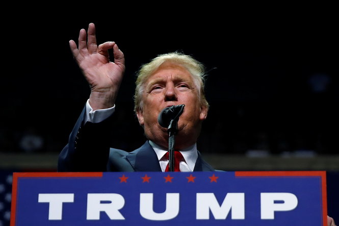 Ứng viên Donald Trump vận động tại TP Hershey, bang Pennsylvania, ngày 4-11 - Ảnh: Reuters