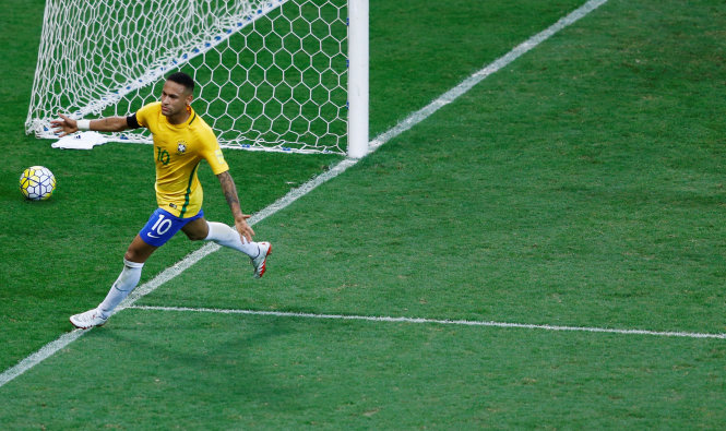 Neymar ăn mừng bàn thắng vào lưới Argentina. Ảnh: REUTERS