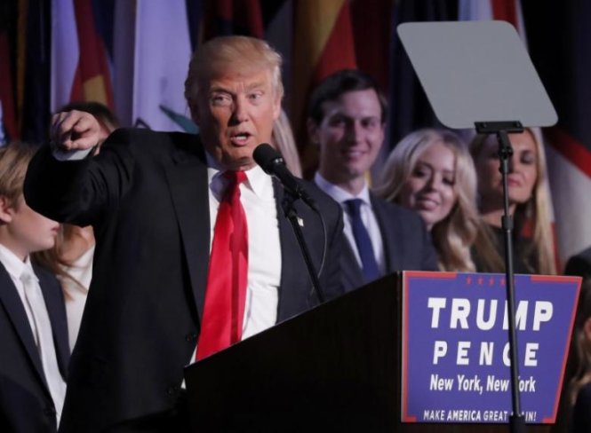 Tổng thống đắc cử Donald Trump phát biểu trước những người ủng hộ sau chiến thắng ngày 9-11 tại Manhattan, New York, Mỹ - Ảnh: Reuters