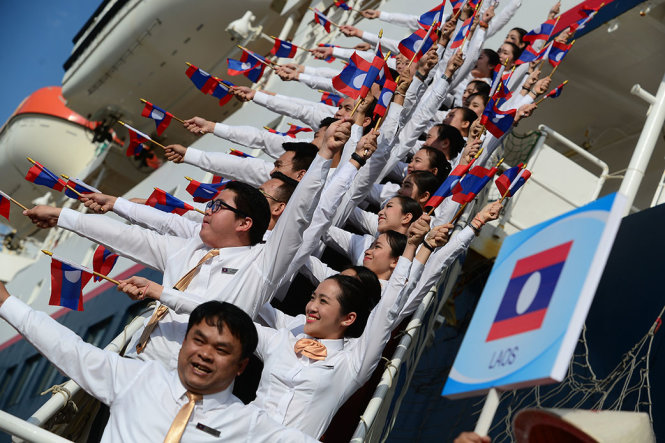 Đoàn đại biểu Lào tại lễ đón - Ảnh: QUANG ĐỊNH