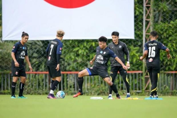 Các cầu thủ Thái Lan tích cực tập luyện chuẩn bị cho trận gặp Úc. Ảnh: BANGKOK POST